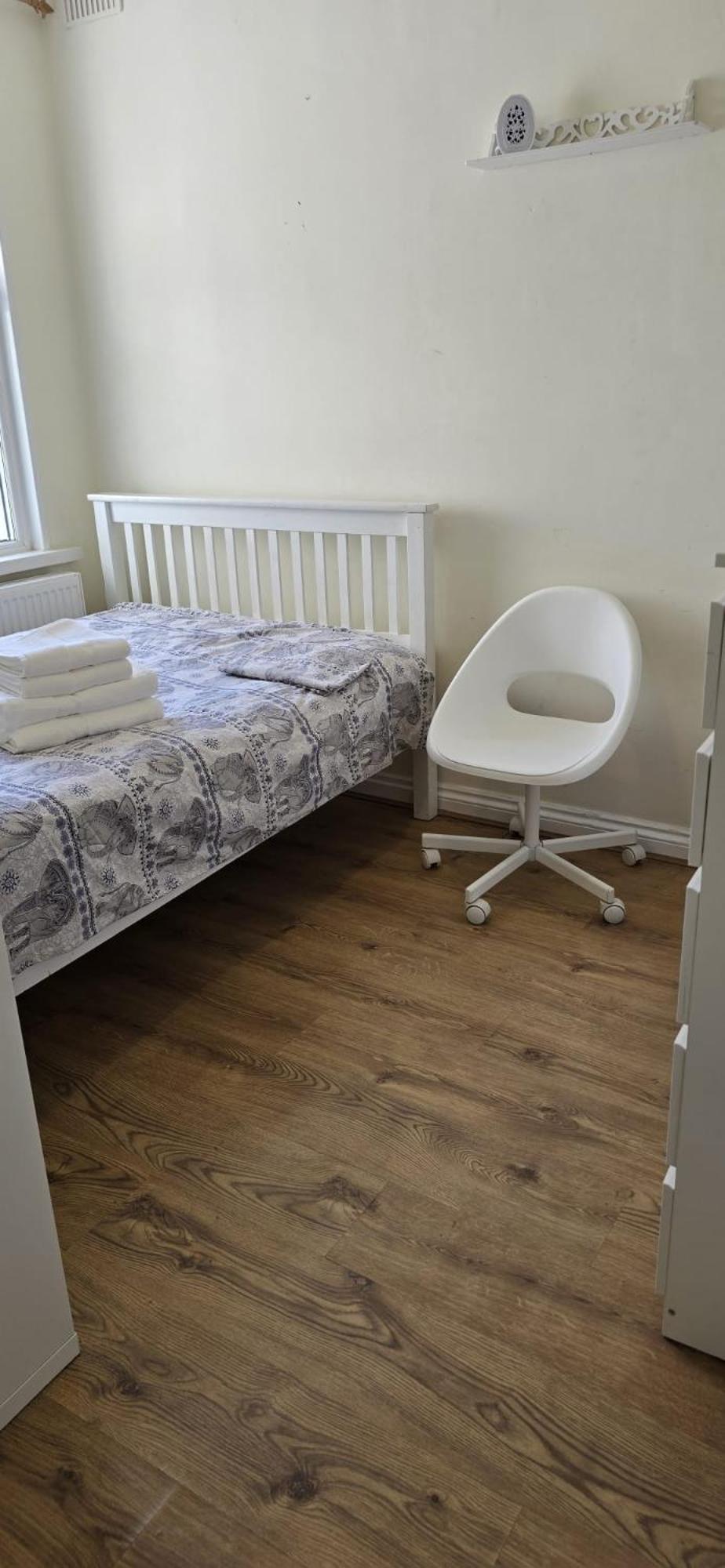 Private Near Hither Station Hostal