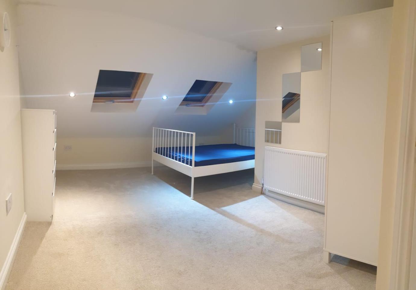 Private Near Hither Station Hostal